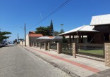 LINDA CASA  A 100 METROS DA PRAIA DE ZIMBROS