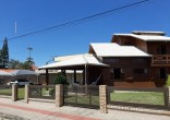 LINDA CASA  A 100 METROS DA PRAIA DE ZIMBROS