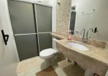 Linda casa com piscina .