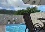 Linda casa com piscina .