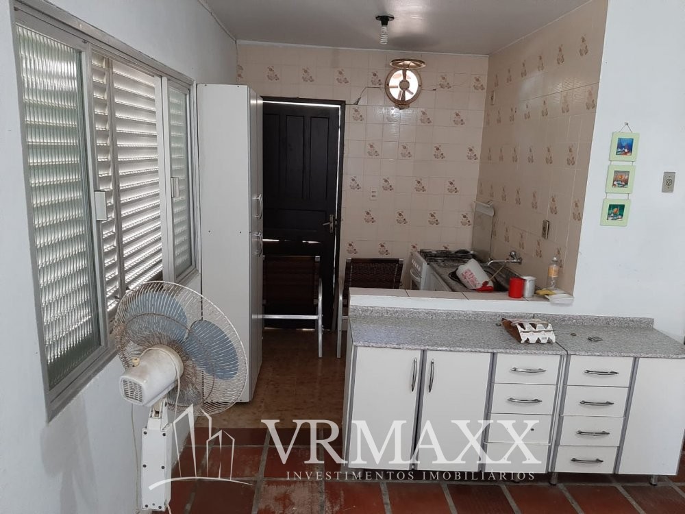 LINDA CASA  A 100 METROS DA PRAIA DE ZIMBROS