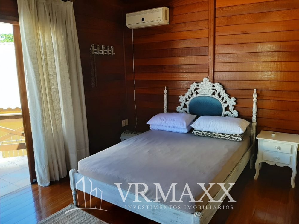 LINDA CASA  A 100 METROS DA PRAIA DE ZIMBROS