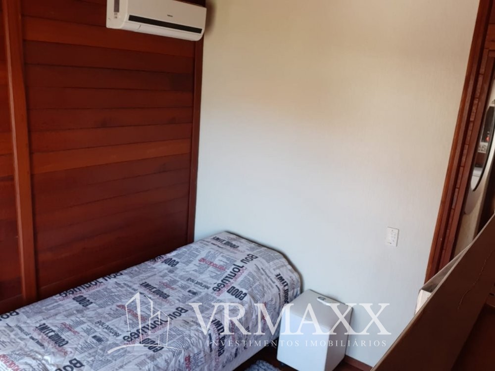 LINDA CASA  A 100 METROS DA PRAIA DE ZIMBROS
