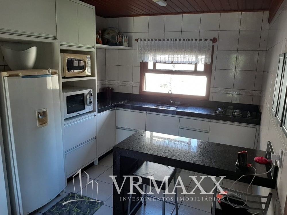 LINDA CASA  A 100 METROS DA PRAIA DE ZIMBROS