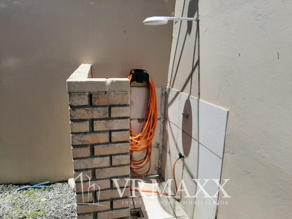 LINDA CASA  A 100 METROS DA PRAIA DE ZIMBROS