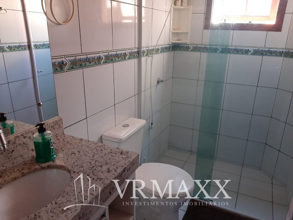 LINDA CASA  A 100 METROS DA PRAIA DE ZIMBROS