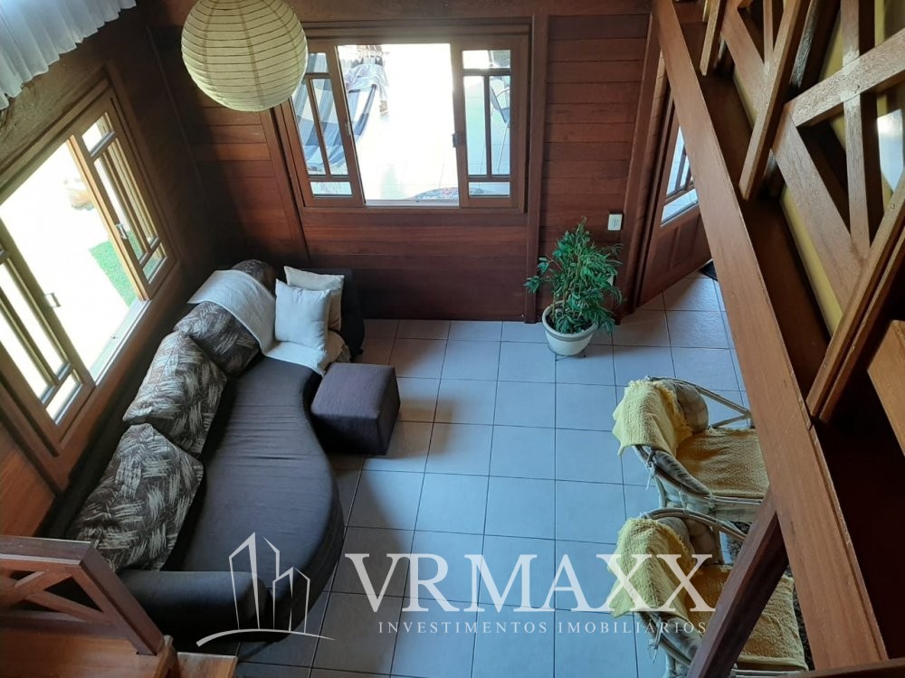 LINDA CASA  A 100 METROS DA PRAIA DE ZIMBROS