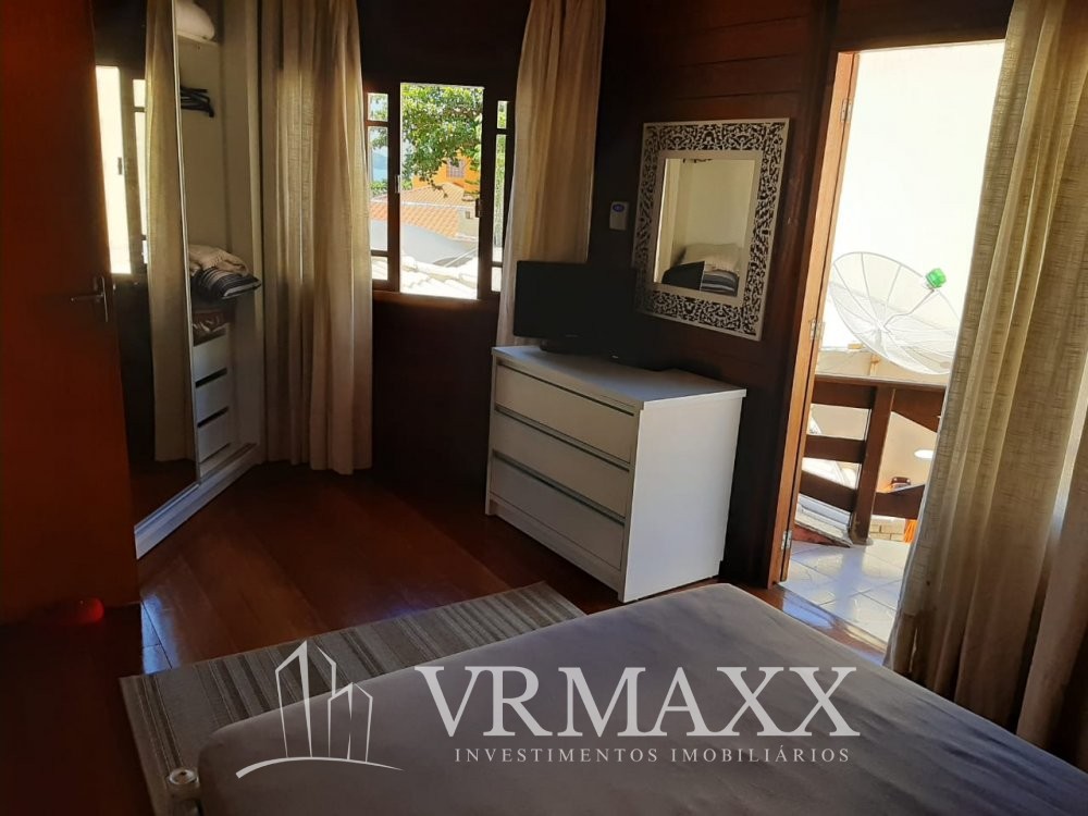 LINDA CASA  A 100 METROS DA PRAIA DE ZIMBROS