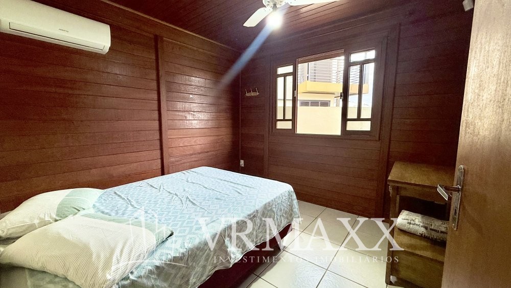 LINDA CASA  A 100 METROS DA PRAIA DE ZIMBROS