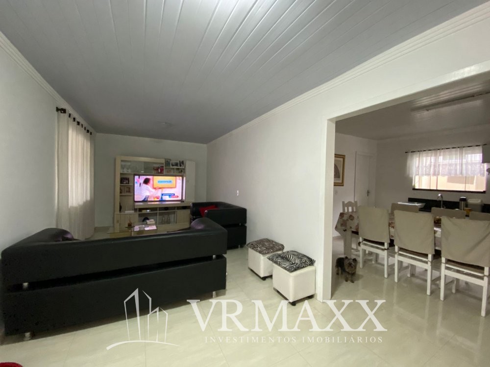 Linda casa com piscina .