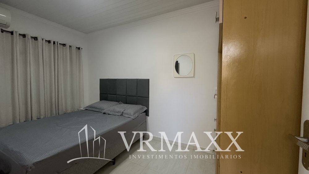 Linda casa com piscina .