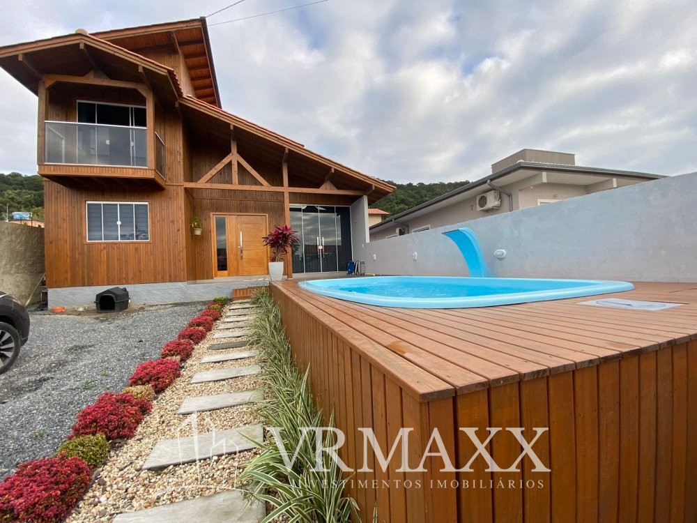 Linda Casa com Piscina 