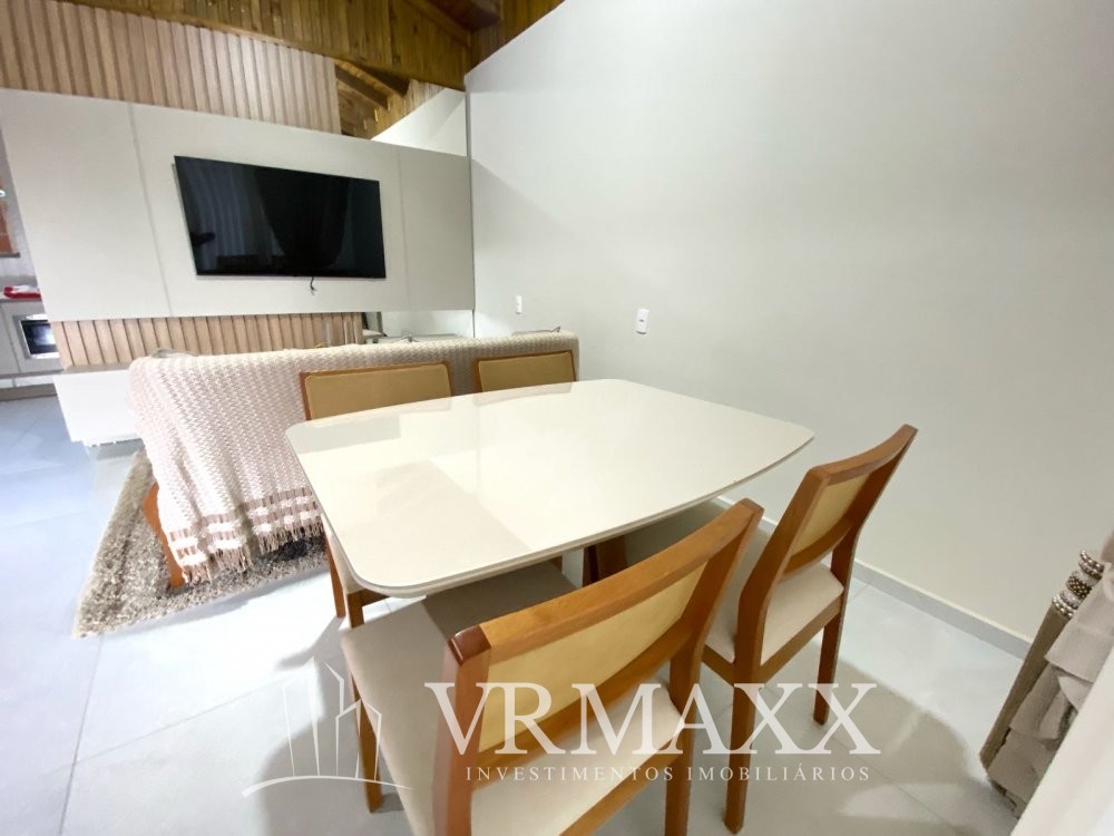 Linda Casa com Piscina 