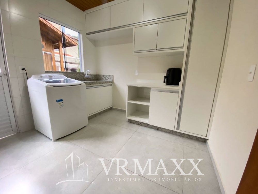 Linda Casa com Piscina 