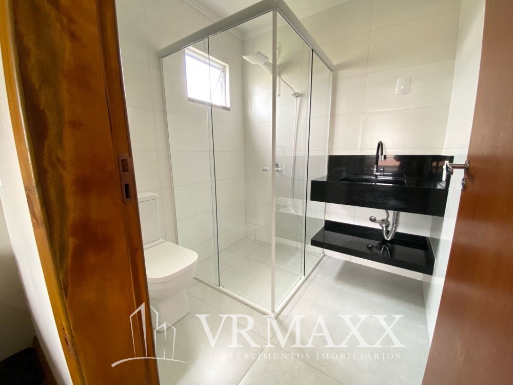Linda Casa com Piscina 