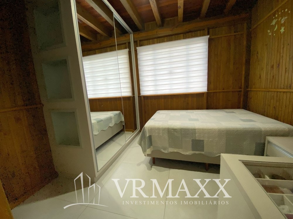 Linda Casa com Piscina 