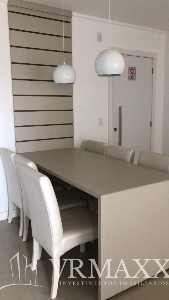 LINDO APARTAMENTO EM BOMBAS