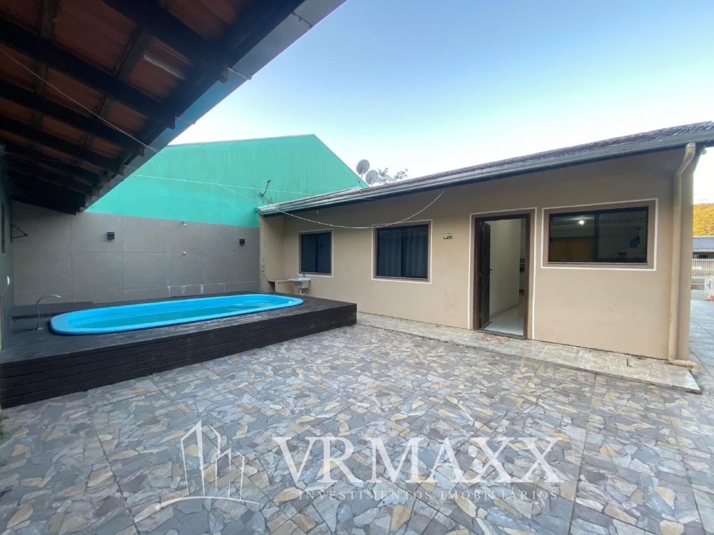Casa com piscina a venda !