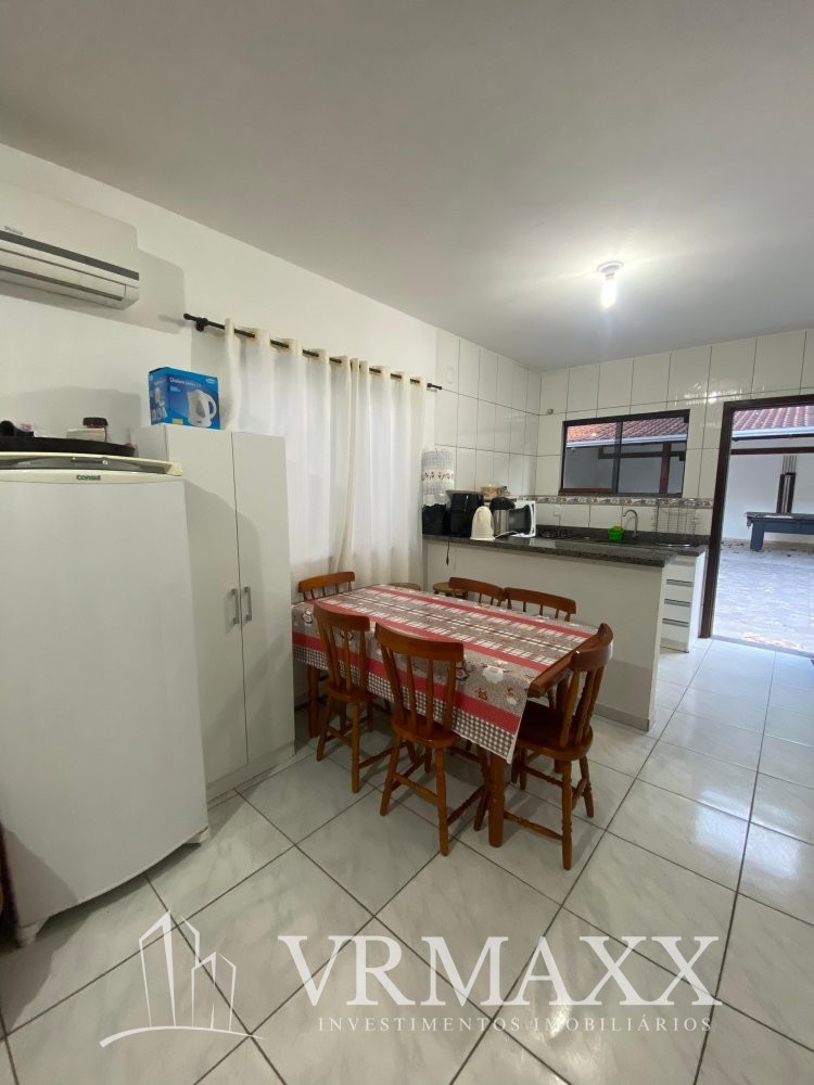 Casa com piscina a venda !