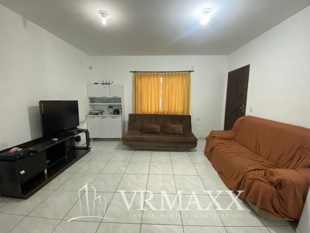 Casa com piscina a venda !