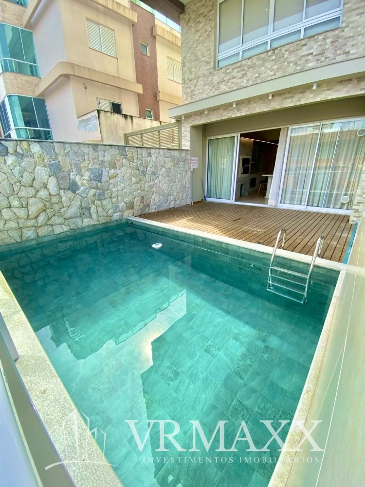 Lindo Apto com Piscina Prximo a Praia de Mariscal