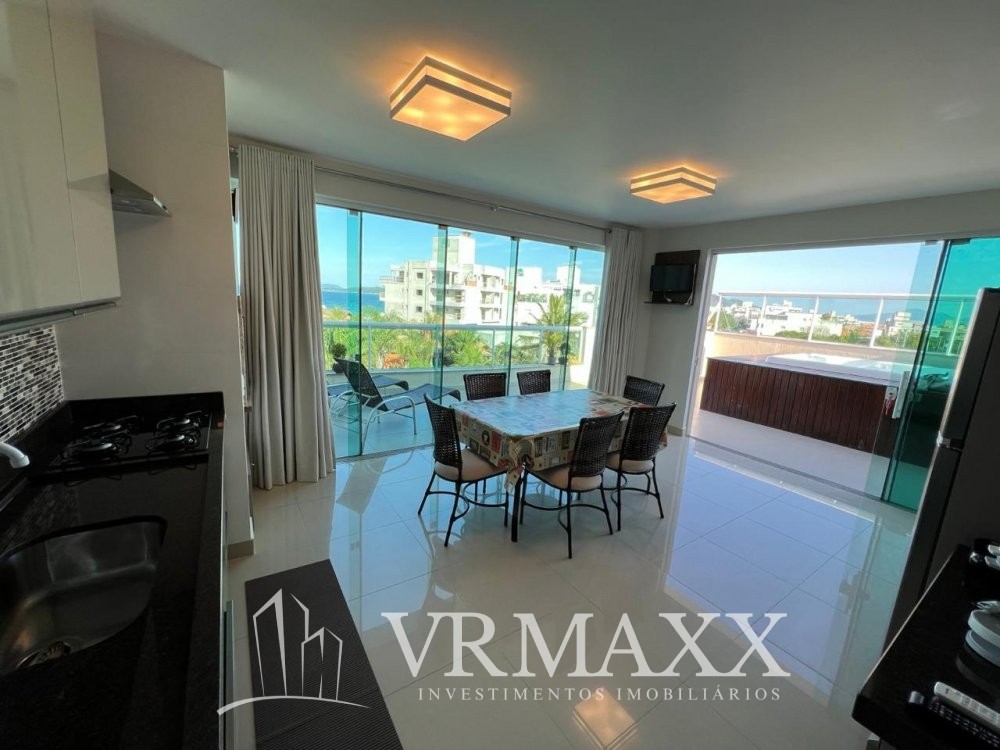 Ampla Cobertura Duplex com Vista Mar em Mariscal