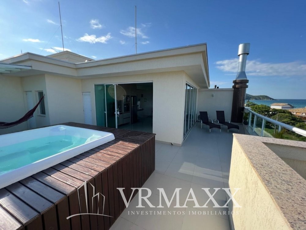 Ampla Cobertura Duplex com Vista Mar em Mariscal