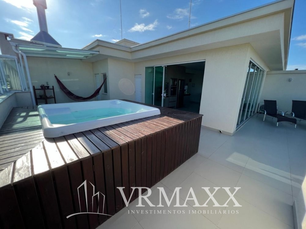 Ampla Cobertura Duplex com Vista Mar em Mariscal