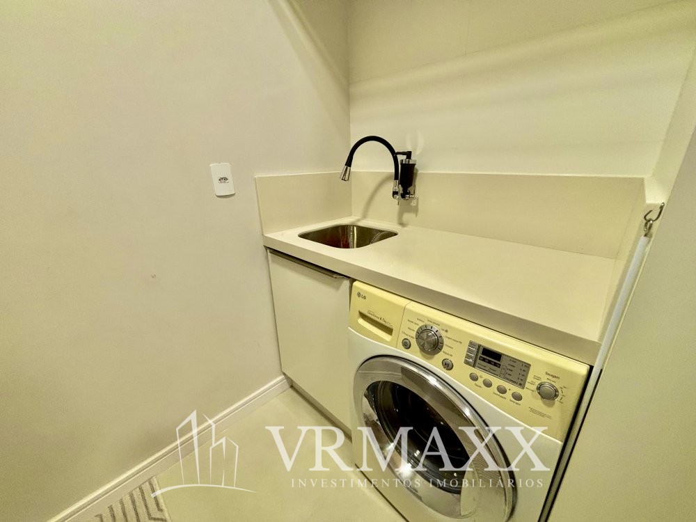 Lindo Apto Mobiliado na Praia de Bombas